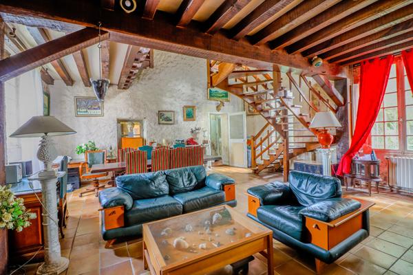 Maison Bona 134 m2, salon cathédrale, jardin, 2h30 de Paris, calme, résidence secondaire