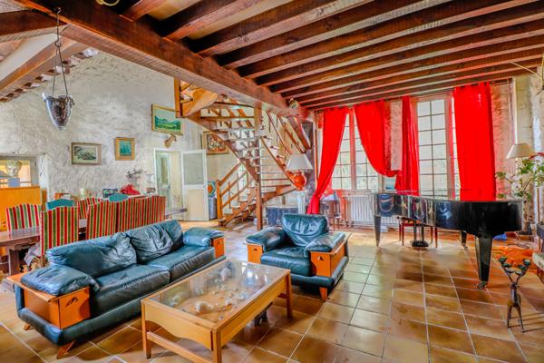 Maison Bona 134 m2, salon cathédrale, jardin, 2h30 de Paris, calme, résidence secondaire