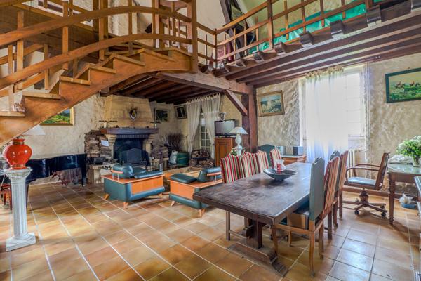 Maison Bona 134 m2, salon cathédrale, jardin, 2h30 de Paris, calme, résidence secondaire