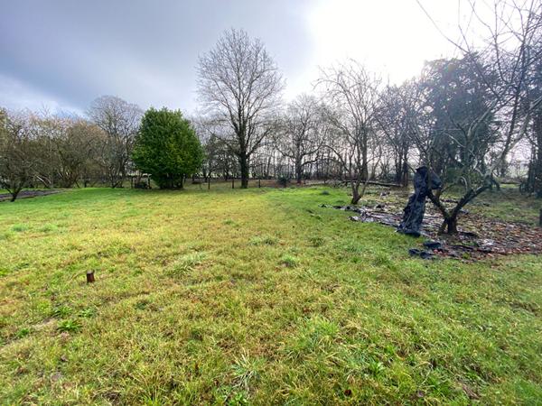 Terrain constructible à Gael 1076 m2