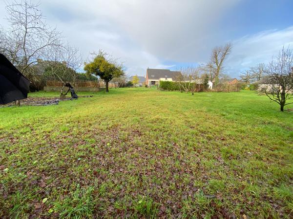 Terrain constructible à Gael 1076 m2