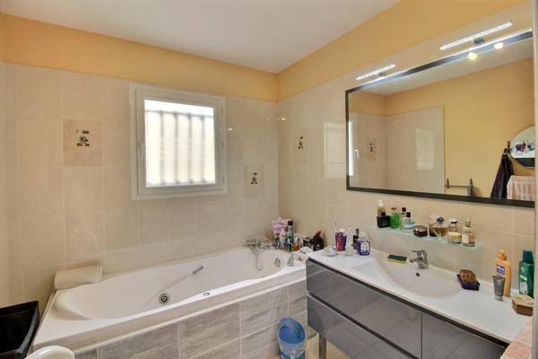 SAUBION — Villa plain-pied · 104 m² · 700 m² de terrain