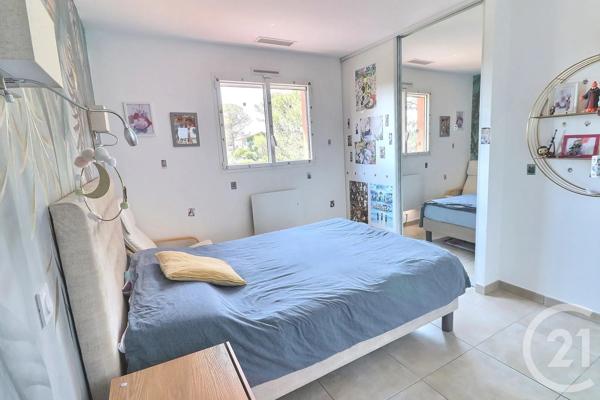 Maison à vendre  6 pièces - 210 m 2   FREJUS  - 83