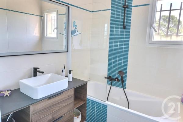 Maison à vendre  6 pièces - 210 m 2   FREJUS  - 83