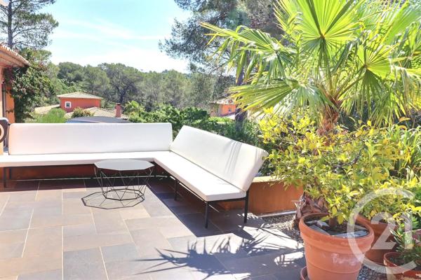 Maison à vendre  6 pièces - 210 m 2   FREJUS  - 83
