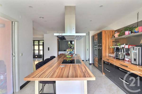 Maison à vendre  6 pièces - 210 m 2   FREJUS  - 83