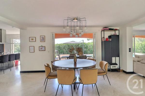 Maison à vendre  6 pièces - 210 m 2   FREJUS  - 83