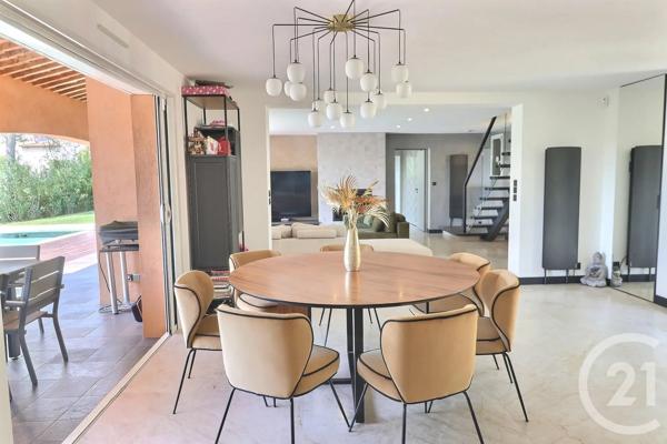 Maison à vendre  6 pièces - 210 m 2   FREJUS  - 83