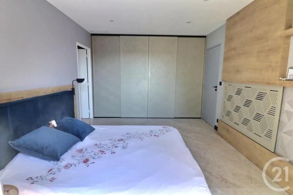 Maison à vendre  6 pièces - 210 m 2   FREJUS  - 83