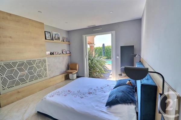 Maison à vendre  6 pièces - 210 m 2   FREJUS  - 83