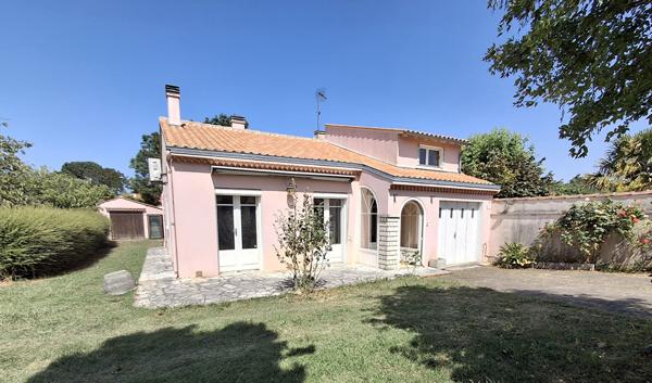 17220 SAINT VIVIEN Saint-Vivien Maison au calme avec beau jardin et dépendances ? Proche mer