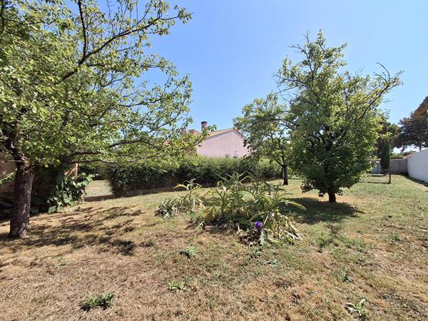 17220 SAINT VIVIEN Saint-Vivien Maison au calme avec beau jardin et dépendances ? Proche mer