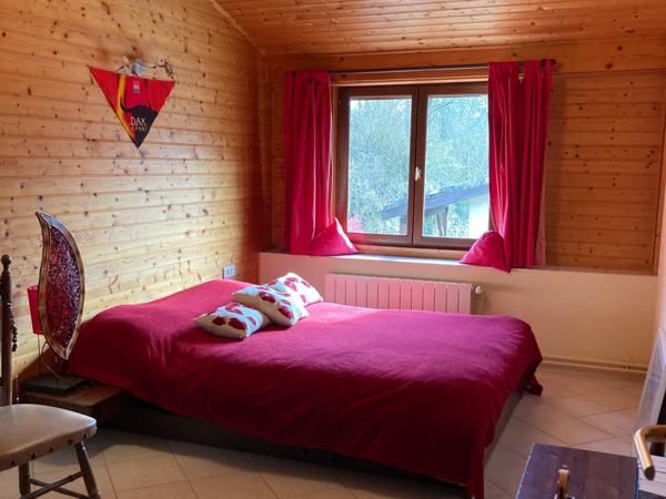 Montcuq (46800) Propriété rurale avec 3 maisons, atelier dans 15 ha de nature