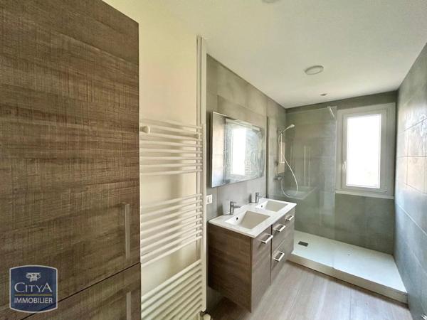 Appartement à louer 4 pièces 77.45m²