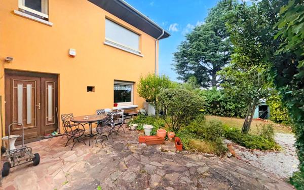 Maison à vendre    8 pièces • 220 m2 Bron