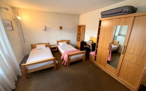 Maison à vendre    8 pièces • 220 m2 Bron