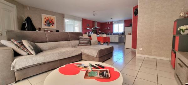TRES AGREABLE DEMEURE DE PLAIN PIED DE 76 M2 LOVEE DANS UN CADRE BUCOLIQUE