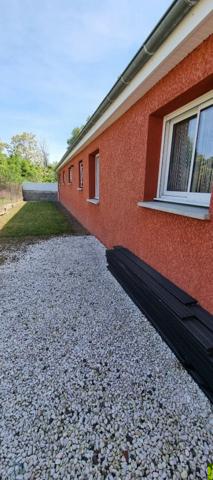 TRES AGREABLE DEMEURE DE PLAIN PIED DE 76 M2 LOVEE DANS UN CADRE BUCOLIQUE