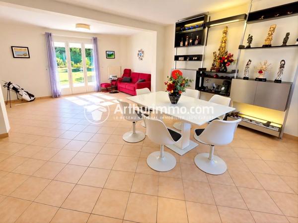 Vente                                                      Maison
                        
                     6 pièces                      120 m2                     à Saint-Pierre-du-Perray