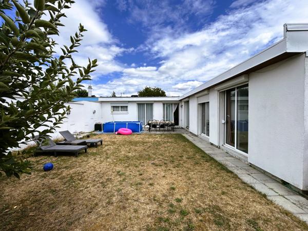 MAISON DE PLAIN-PIED RENOVEE 3 CHAMBRES GARAGE JARDIN