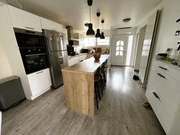 MAISON DE PLAIN-PIED RENOVEE 3 CHAMBRES GARAGE JARDIN