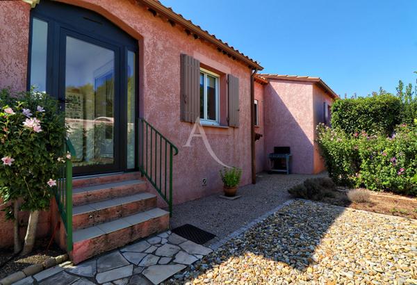 VILLA AVEC PISCINE JARDIN PAYSAGE ET GARAGE AU CALME ABSOLU
