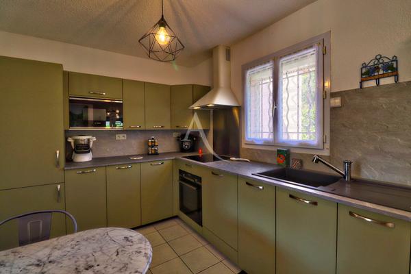 VILLA AVEC PISCINE JARDIN PAYSAGE ET GARAGE AU CALME ABSOLU