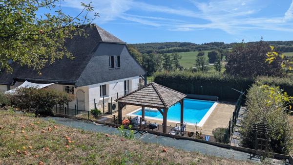 Belle propriété familiale avec piscine chauffée et vue dégagée