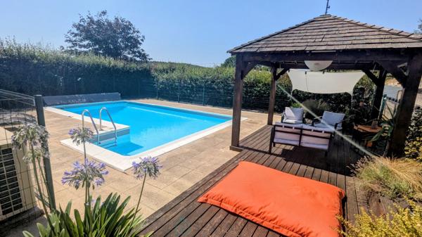 Belle propriété familiale avec piscine chauffée et vue dégagée