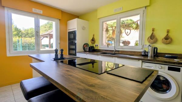 Belle propriété familiale avec piscine chauffée et vue dégagée