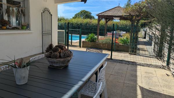 Belle propriété familiale avec piscine chauffée et vue dégagée