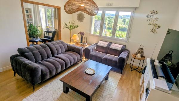 Belle propriété familiale avec piscine chauffée et vue dégagée