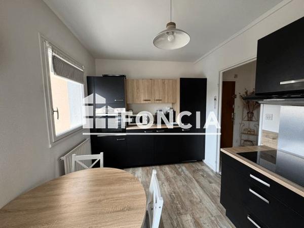 Location Appartement 5 pièces 95.2 m² - 26 ET 32 RUE DES CAPUCINS Saumur 49400