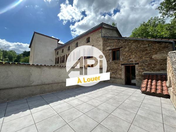 BEL APPARTEMENT T4 DE 116,18 M² ENTIÈREMENT RÉNOVÉ AVEC TERRASSE ET PLACES DE STATIONNEMENTS