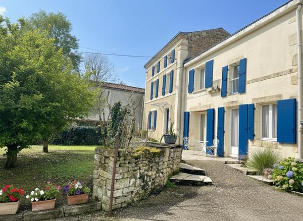 Maison en pierre de caractère avec dépendances  (79260) La Crèche