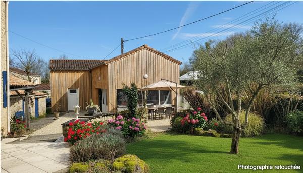 Maison en pierre de caractère avec dépendances  (79260) La Crèche
