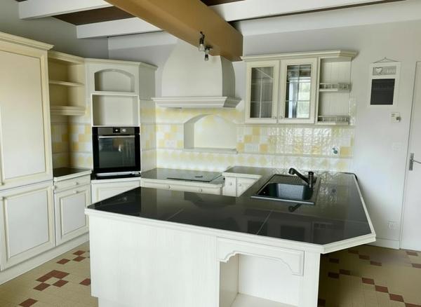 Maison en pierre de caractère avec dépendances  (79260) La Crèche