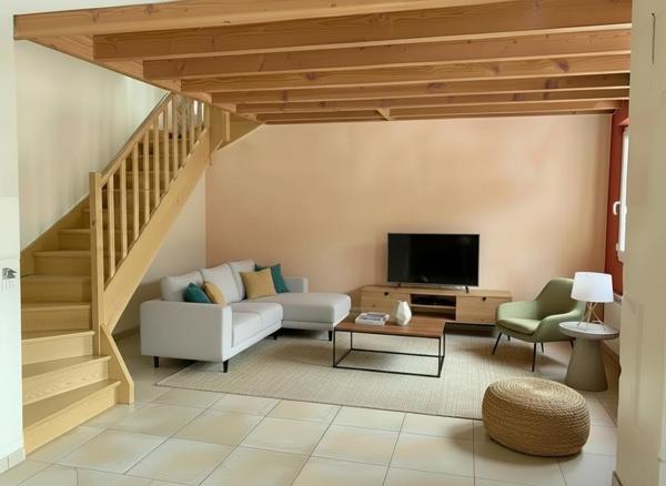 Maison en pierre de caractère avec dépendances  (79260) La Crèche