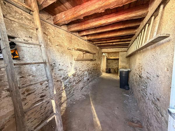 Saint Julien de Concelles - Le charme de l'ancien, le confort du DPE B et un terrain de 809 m² : une maison de caractère pleine de potentiel à seulement 20 min de Nantes !