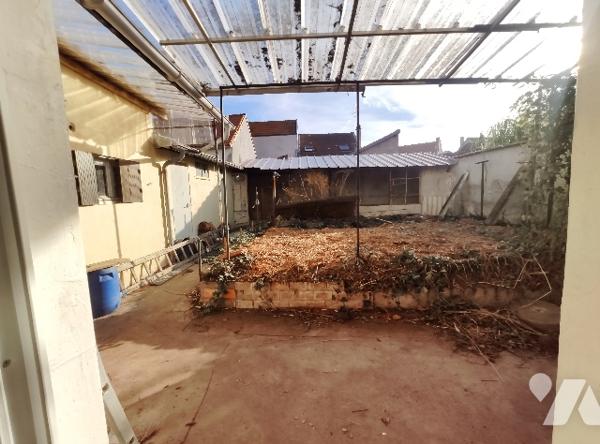 BELLERIVE/Allier - Proche Centre

                    MAISON Années 30 avec Jardin et Garage