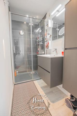 Maison
                                                                                                                                                                                                                                                                                                                        6 pièce(s)                                                                                                                                                                                                          4 chambre(s)                                                                                                                                                                                                          203.63  m²