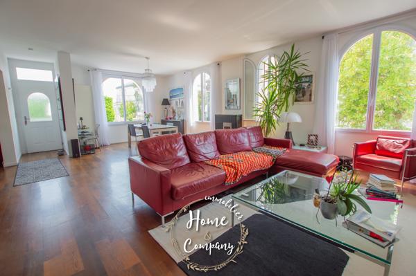 Maison
                                                                                                                                                                                                                                                                                                                        6 pièce(s)                                                                                                                                                                                                          4 chambre(s)                                                                                                                                                                                                          203.63  m²