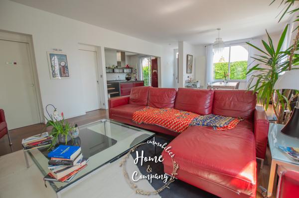 Maison
                                                                                                                                                                                                                                                                                                                        6 pièce(s)                                                                                                                                                                                                          4 chambre(s)                                                                                                                                                                                                          203.63  m²