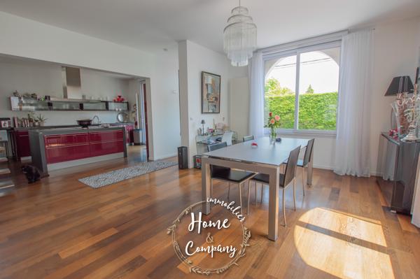Maison
                                                                                                                                                                                                                                                                                                                        6 pièce(s)                                                                                                                                                                                                          4 chambre(s)                                                                                                                                                                                                          203.63  m²