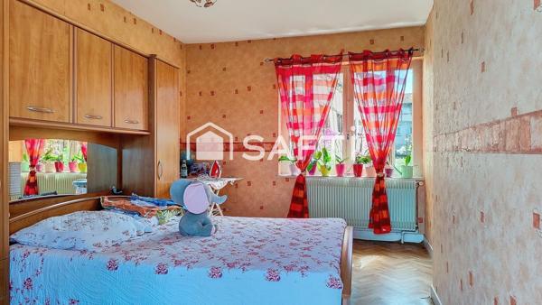 Maison avec dépendance au centre de Pont-de-Veyle