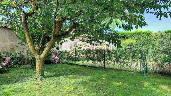 Maison avec dépendance au centre de Pont-de-Veyle