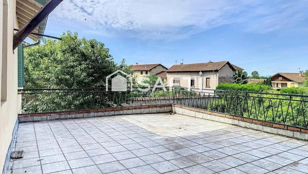 Maison avec dépendance au centre de Pont-de-Veyle