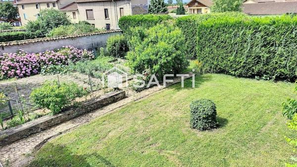 Maison avec dépendance au centre de Pont-de-Veyle