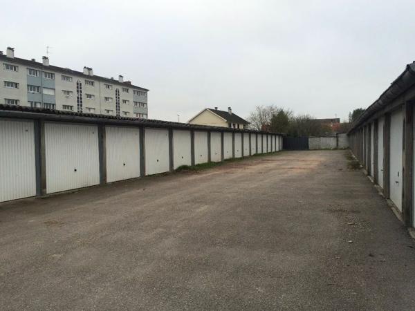 Stationnement à louer  •  11 m2 Nevers