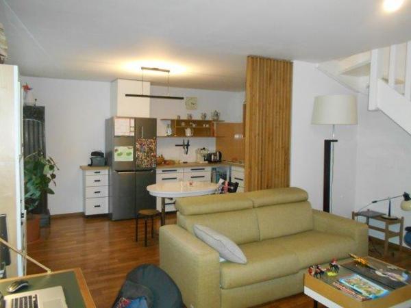Appartement maison de ville en duplex, de type T3, offrant une surface habitable de 71 m², hyper centre ville